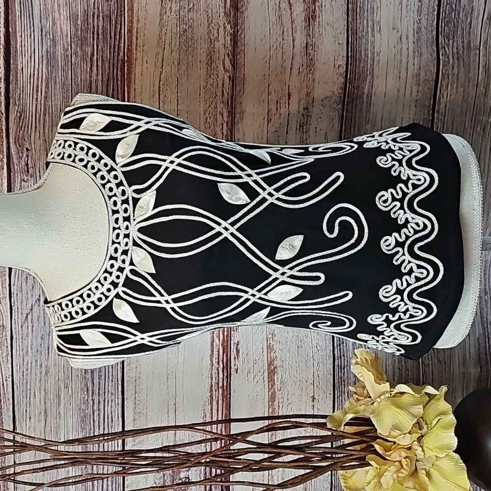 NEW LAUREN MICHELLE BLACK WHITE APPLIQUE SLEEVELESS STRETCH PULLOVER TOP - Picture 2 of 11